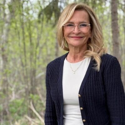 mariannedecoreheadshot